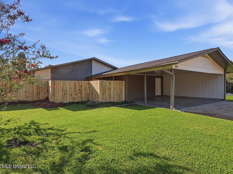 1st image of 105 Carrie Dr
