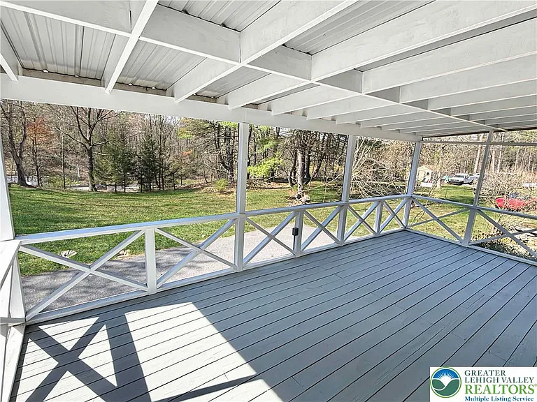 308 Hemlock Ln — Photo 10