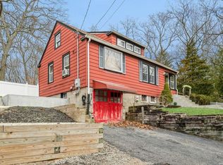 15 Edgar Dr, Smithtown, NY 11787