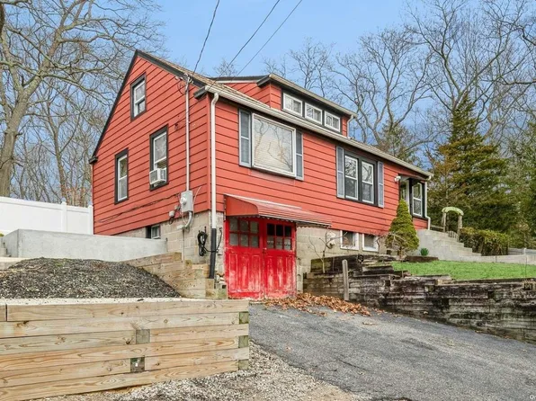 15 Edgar Drive, Smithtown, NY 11787