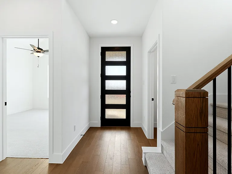 7143 Lathrop Ln — Photo 2