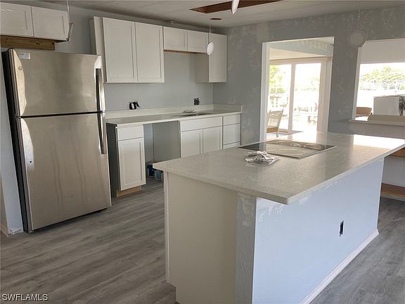 5th image of 340 Shoreland Dr