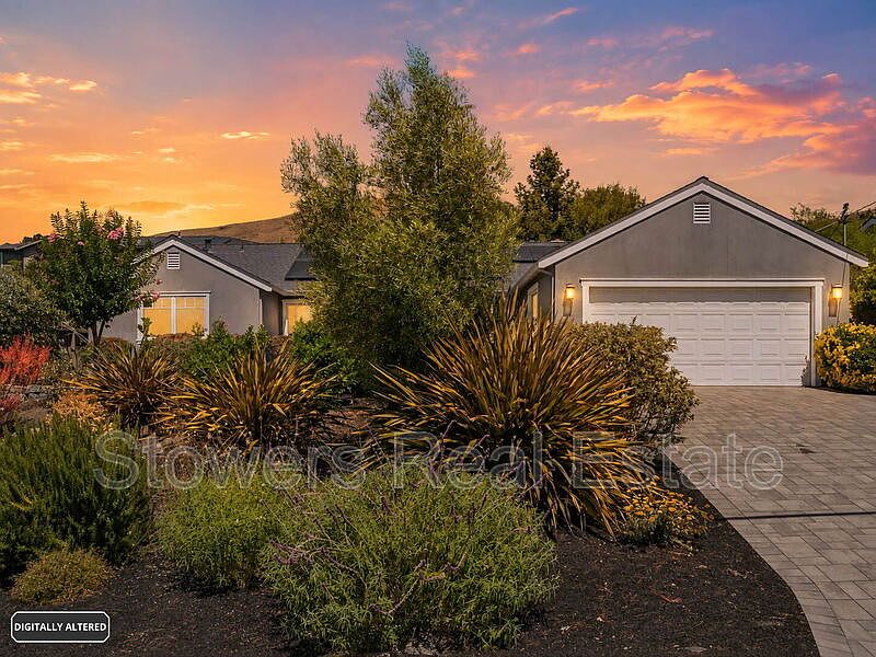 1st image of 1099 Larch Ave