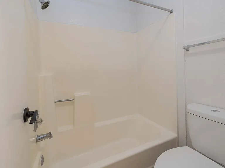 Broadway_Proper-_2X2_Primary_Bath_832498