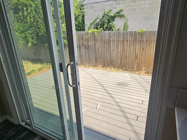 2318 E Claybourne Ave — Photo 8