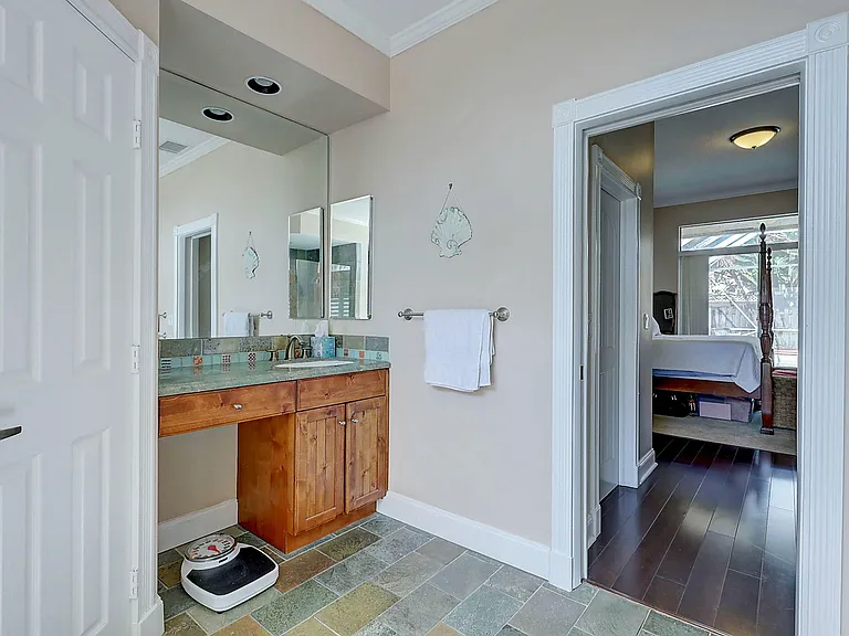 10207 Allamanda Blvd — Photo 29