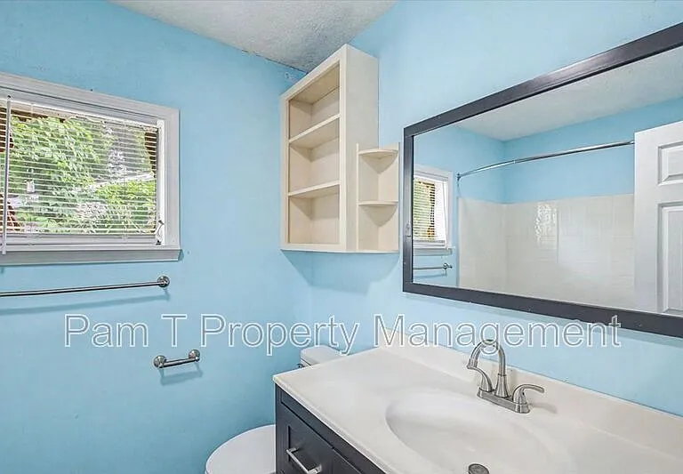 212 W 58th St — Photo 16