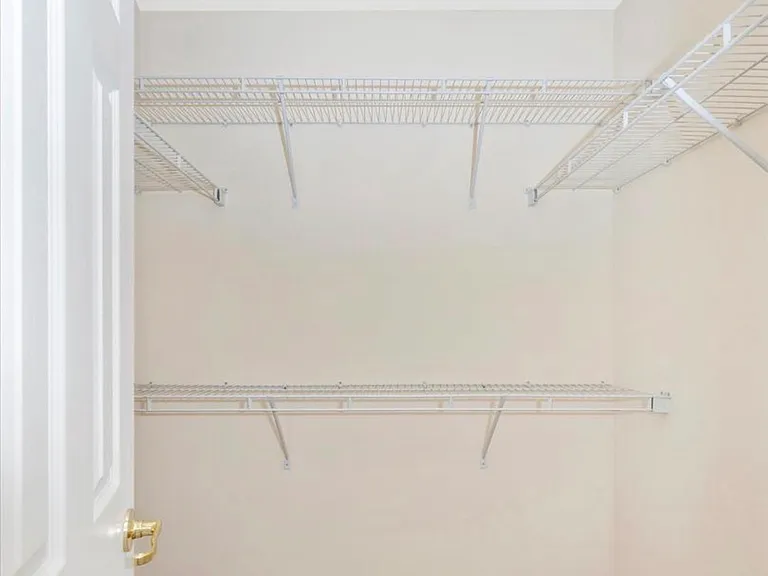 404 Tailor St — Photo 6