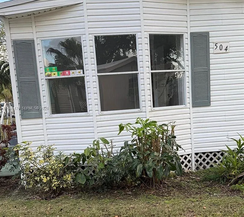 100 NE 6th Ave #504