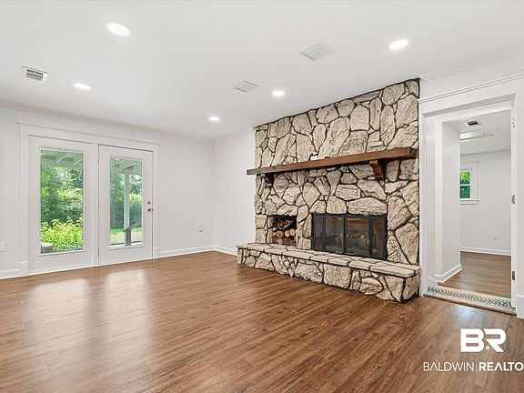 4th image of 100 Doris Ave
