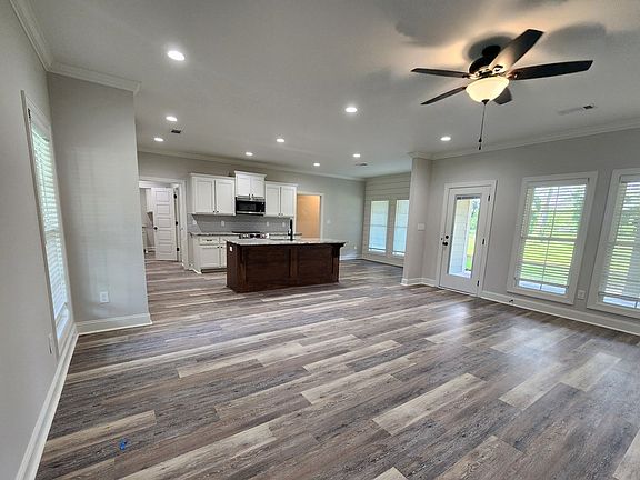 3rd image of 121 Sawtooth Dr