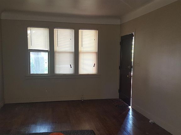 5th image of 895 Beaconsfield Ave #1N