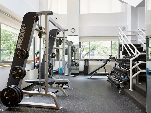 2000 Broadway image 10 of 15