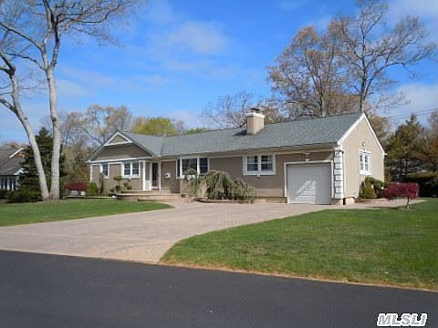 2nd image of 33 Shinnecock Ln