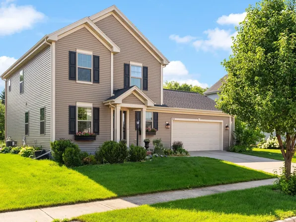 185 Moorland Pl, Sun Prairie, WI 53590