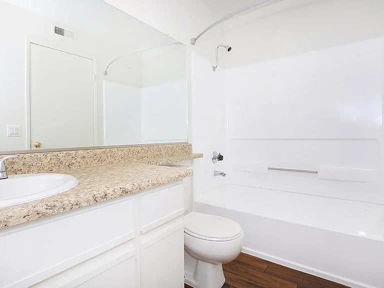 Club Pacifica Apartment Homes — Photo 64