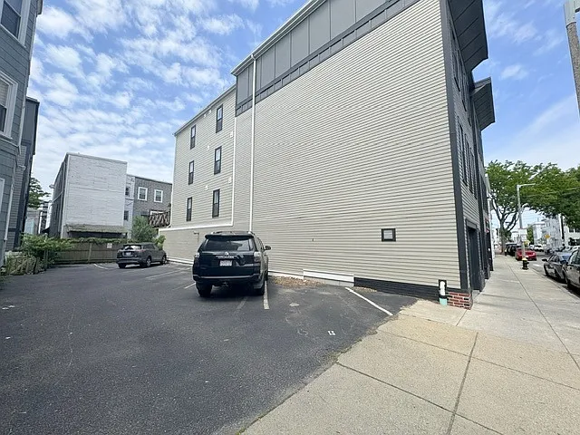211 W 8th St #2 — Photo 24