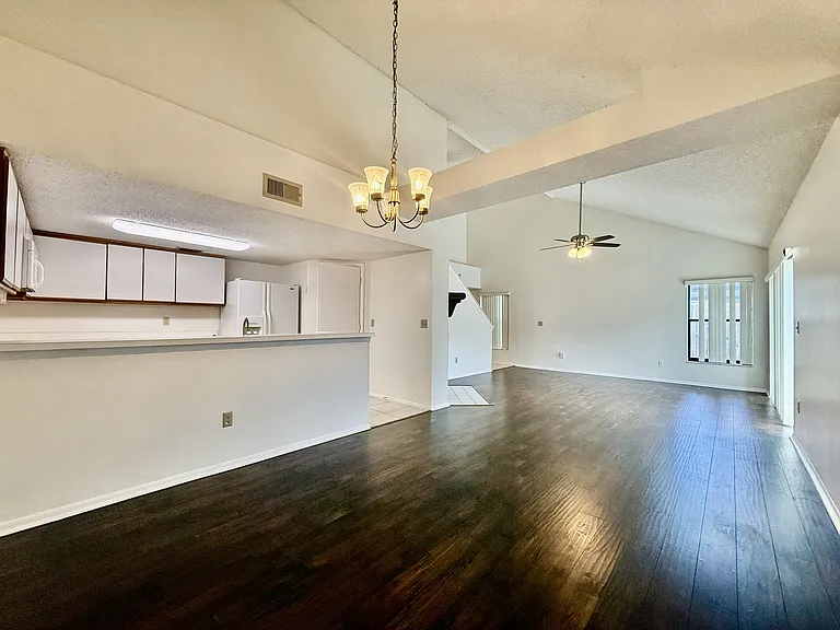 463 E Springtree Way — Photo 3