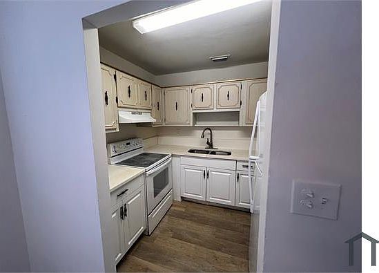 3rd image of 408 NW 30th Ct APT 201