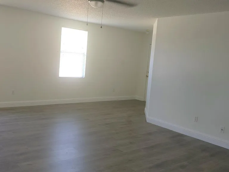 2644 Windy Point Ct — Photo 6
