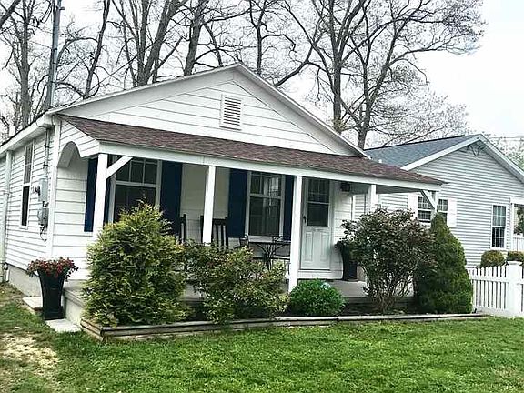 2nd image of 412 W Vernon Ave