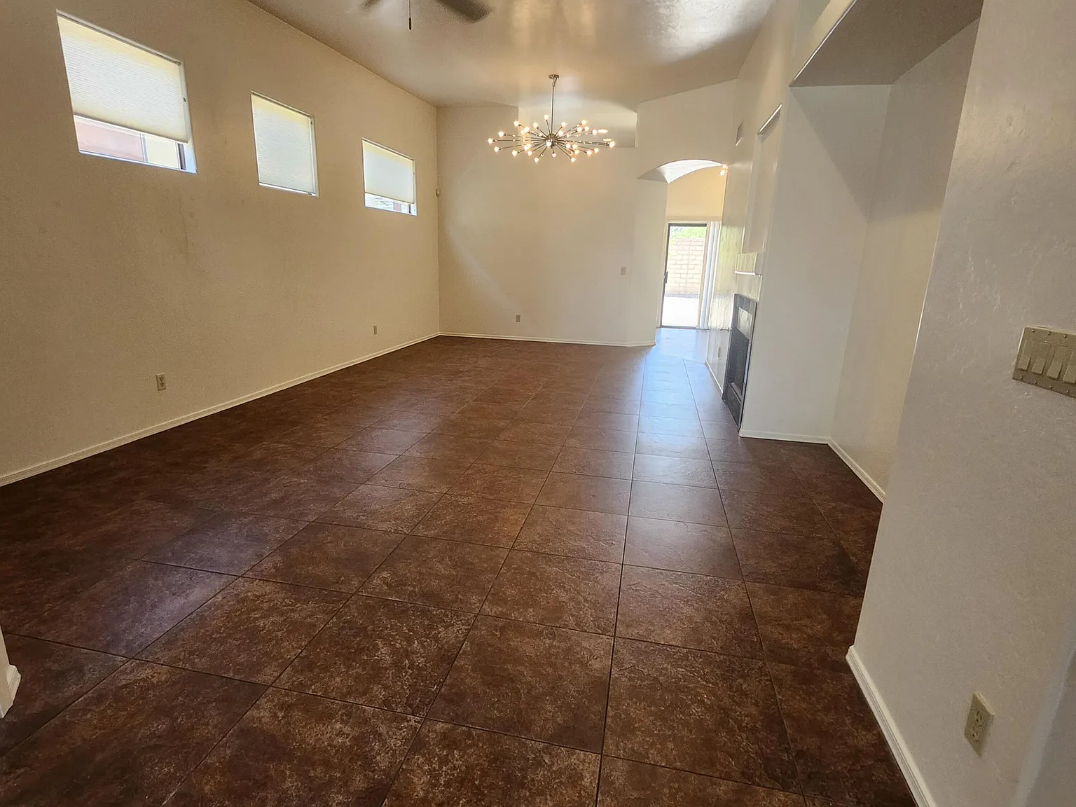 3 bed, 2.0 bath, 1622 sqft, $1,975 — Photo 2