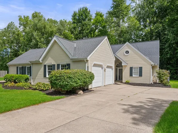 205 Stratford Rd, Hudson, OH 44236