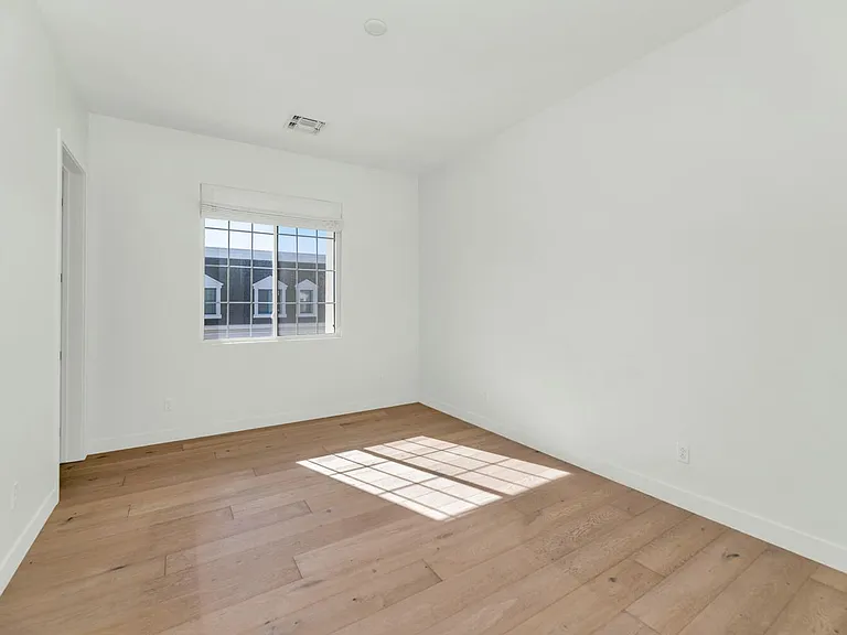 4438 N 27th St #26 — Photo 11