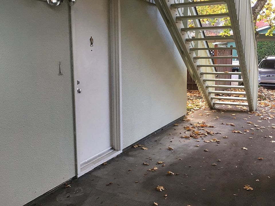 2nd image of 1621 Garfield Pl