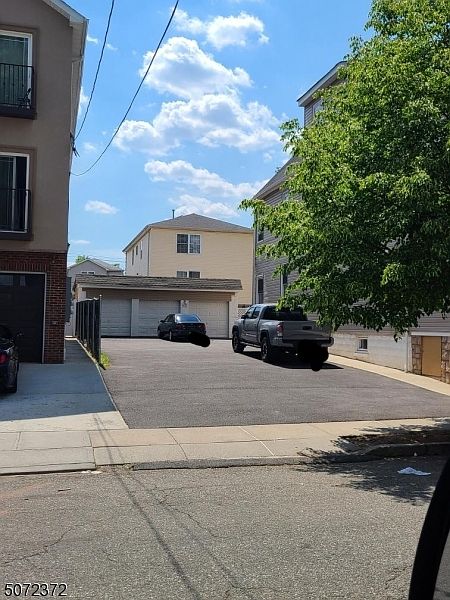 2nd image of 608 Magnolia Ave