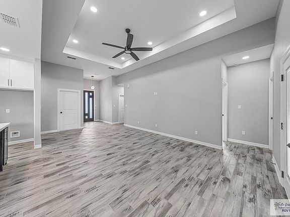 4th image of 826 Abrahamson Dr #4