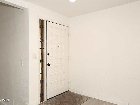 4th image of 524 W HILLVIEW Circle