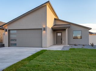 Boulder Plan, Desert Plains, Ephrata, WA 98823