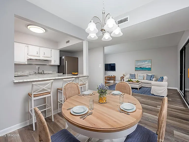 2 bed, 1050 sqft, $1,600 — Photo 1