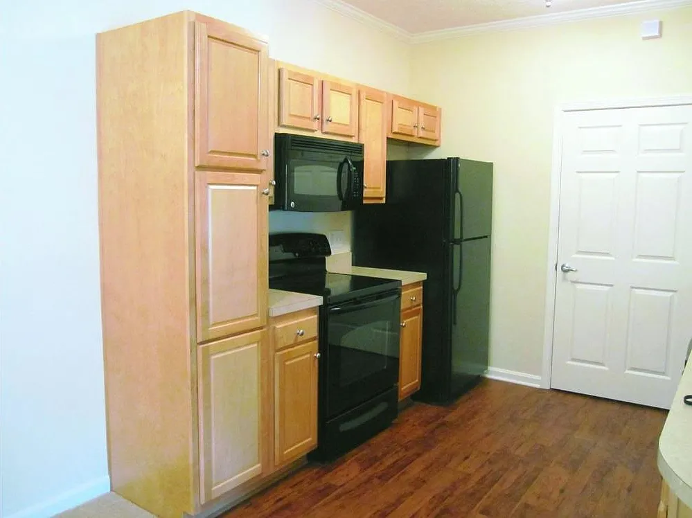 Golf Brook Apartments — Photo 4