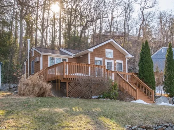 134 Fairlawn Dr, West Milford Twp., NJ 07421
