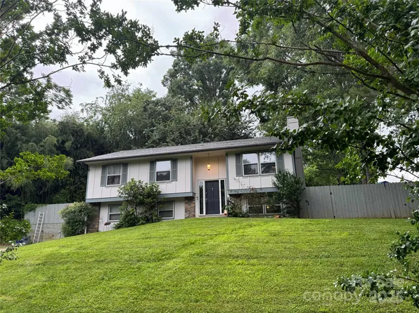 1 Spring Valley Dr, Arden, NC 28704