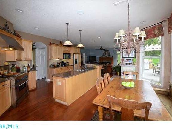 4th image of 160 Brennan Dr