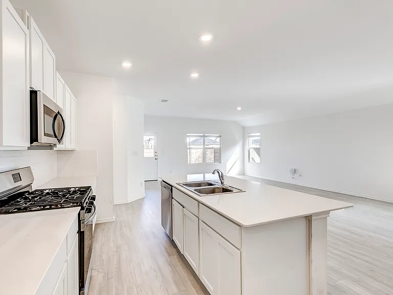 591 Avre Loop — Photo 15