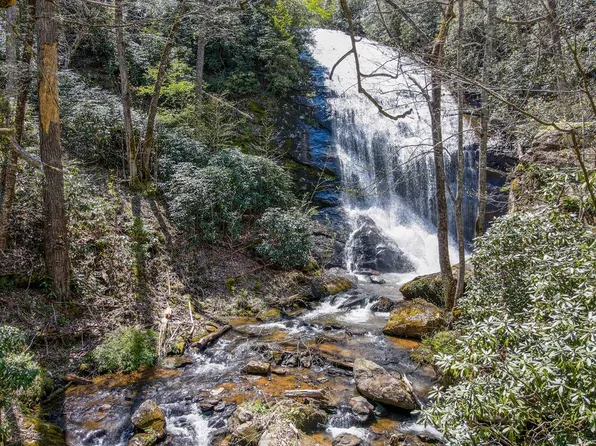 43 Burningtown Falls Ln, Franklin, NC 28734