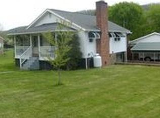 208 3rd St, Rainelle, WV 25962
