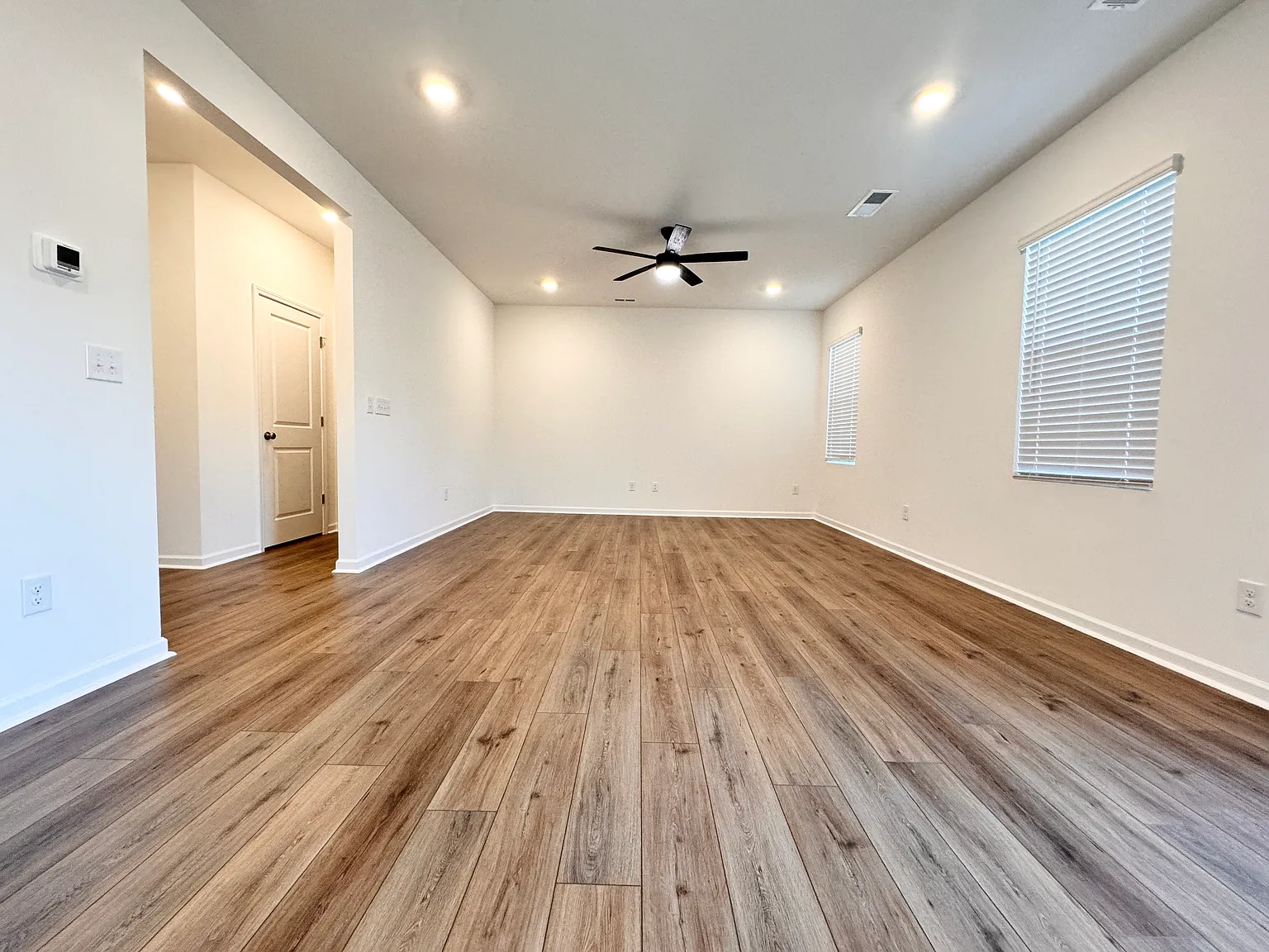 3 bed, 2.5 bath, 2000 sqft, $2,500 — Photo 4