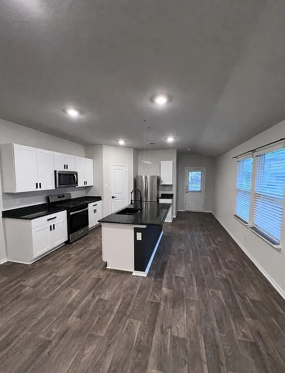 3 bed, 1535 sqft, $1,700 — Photo 3