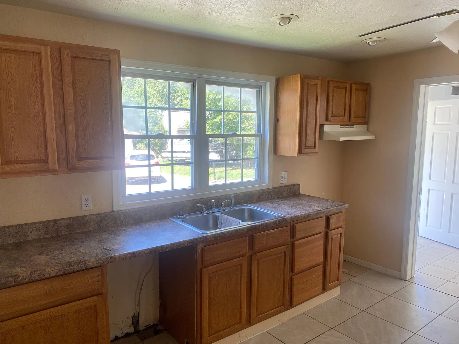 1536 Myrt St — Photo 4