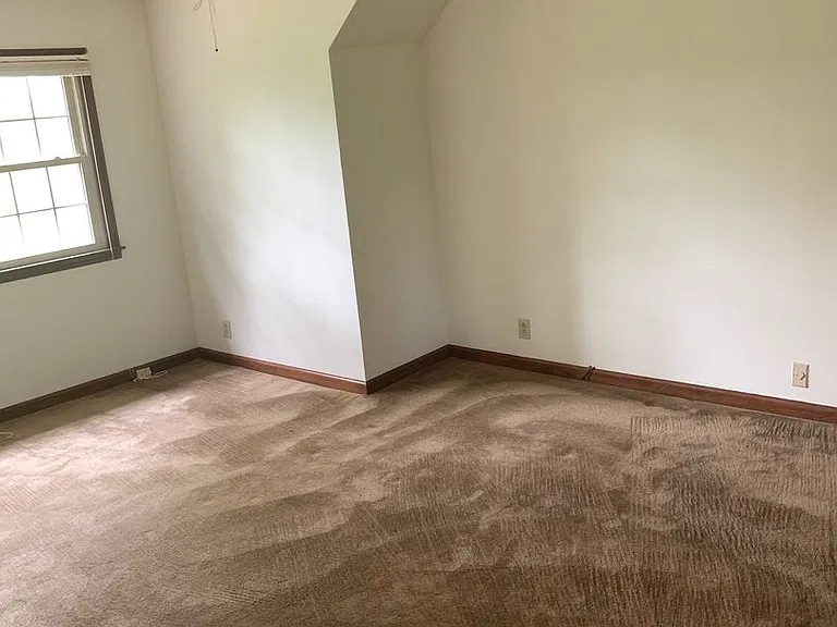 305 Dogwood Ct — Photo 3
