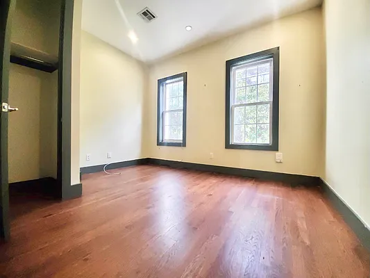 Rented by Delmark Realty LLC | media 37