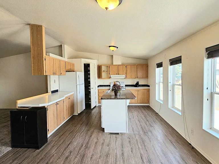 25 W Main St — Photo 6