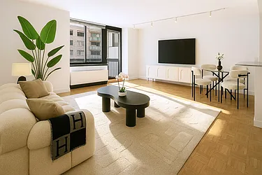 250 East 40th Street, #17F