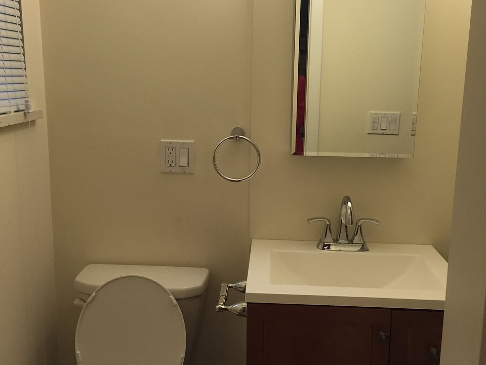 2nd image of 425 Hanover St #3