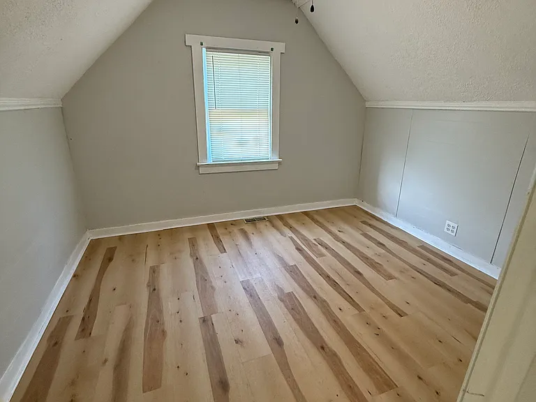 3917 Clybourne Ave — Photo 10